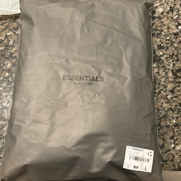 Essentials Fear of God Black Hoodie NEW Minimal Logo Pullover - Picture 9 of 9